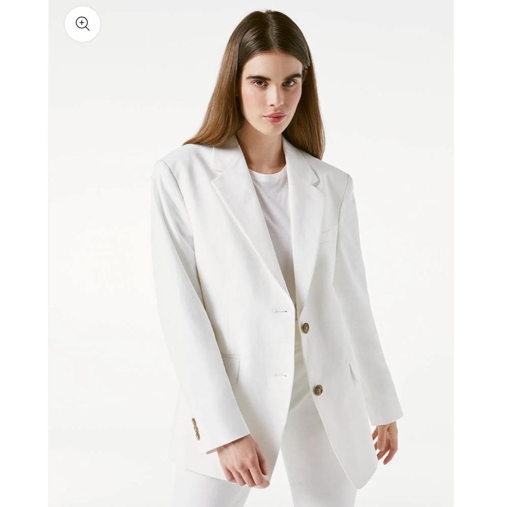 Super Chic FAME Linen Blazer